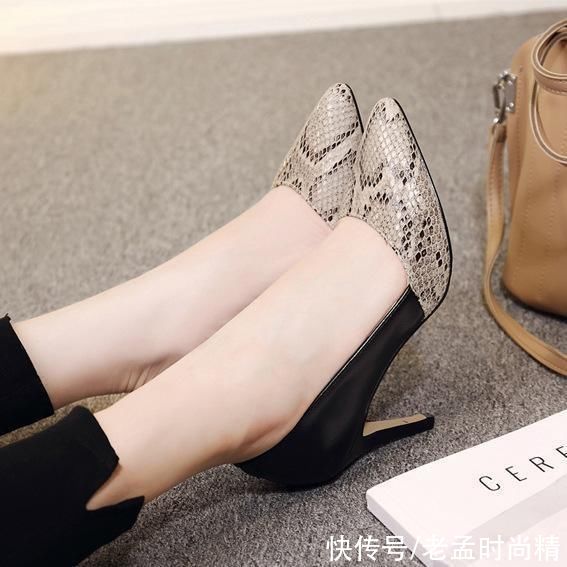 小白|还在穿小白鞋，这个季节高跟鞋才是主角，漂亮又显知性美