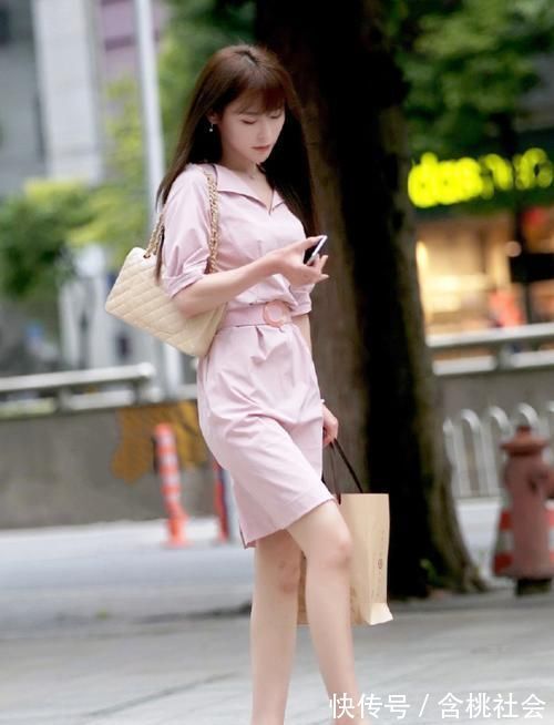少女|街拍:粉裙少女真气质,嫩嫩的女生你们喜欢吗?