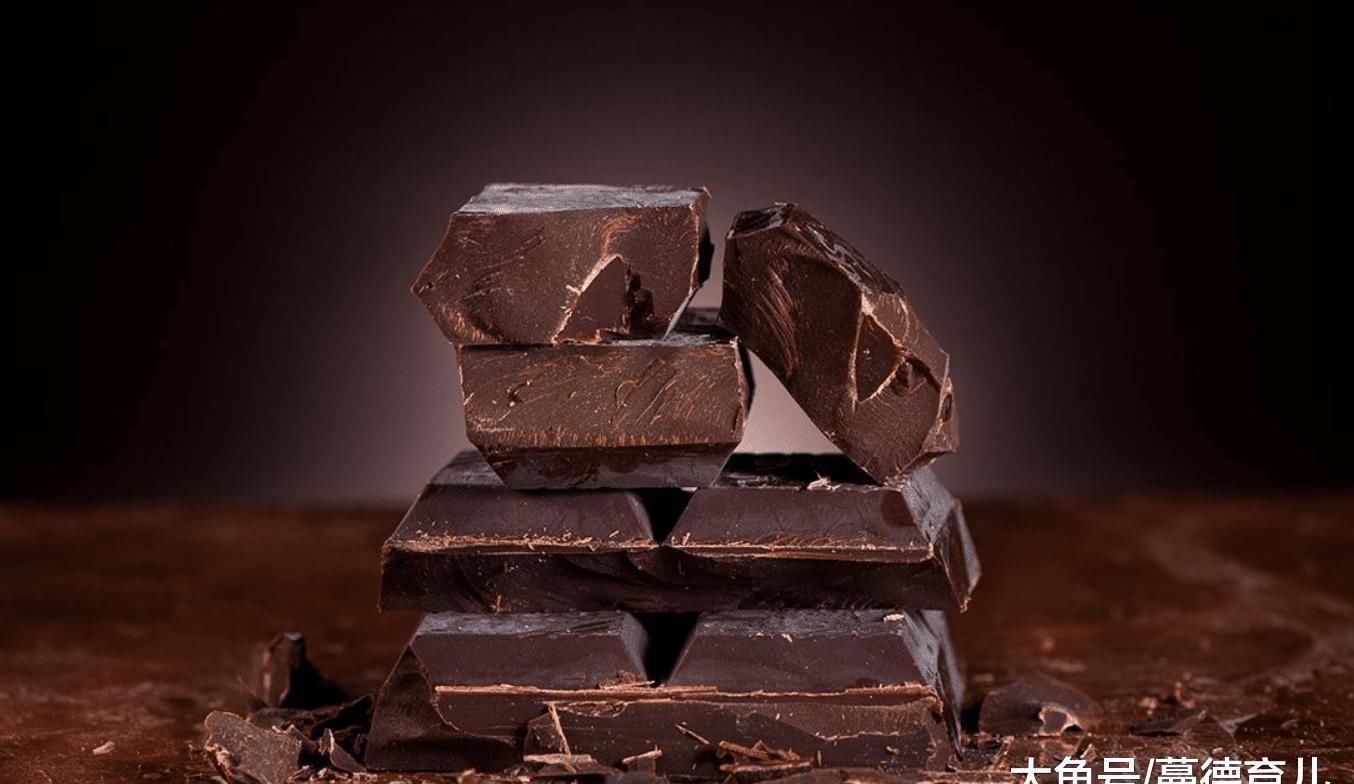 龋齿|3岁男童不吃糖，却长了一口黑牙，牙科医生说都怪父母瞎胡闹