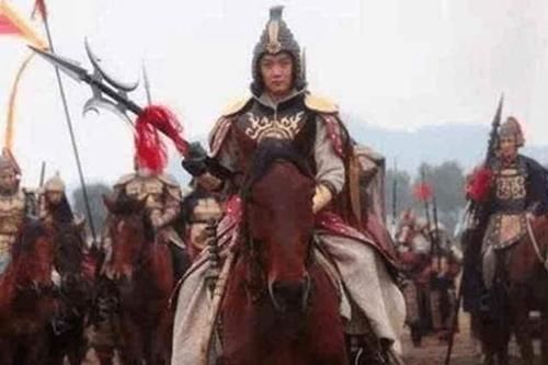 刺中|古代长枪上为何要挂红缨并非为了好看,等刺中敌人的时候就懂了