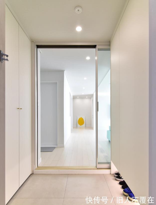 客厅|看完他家130㎡明白了,档次在舒适面前一文不值,越极简越受欢迎