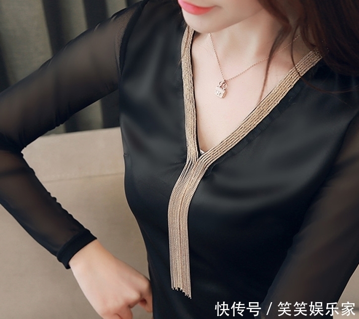 入春后穿这小衫，遮肉显瘦，很有气质和女人味，谁穿谁美