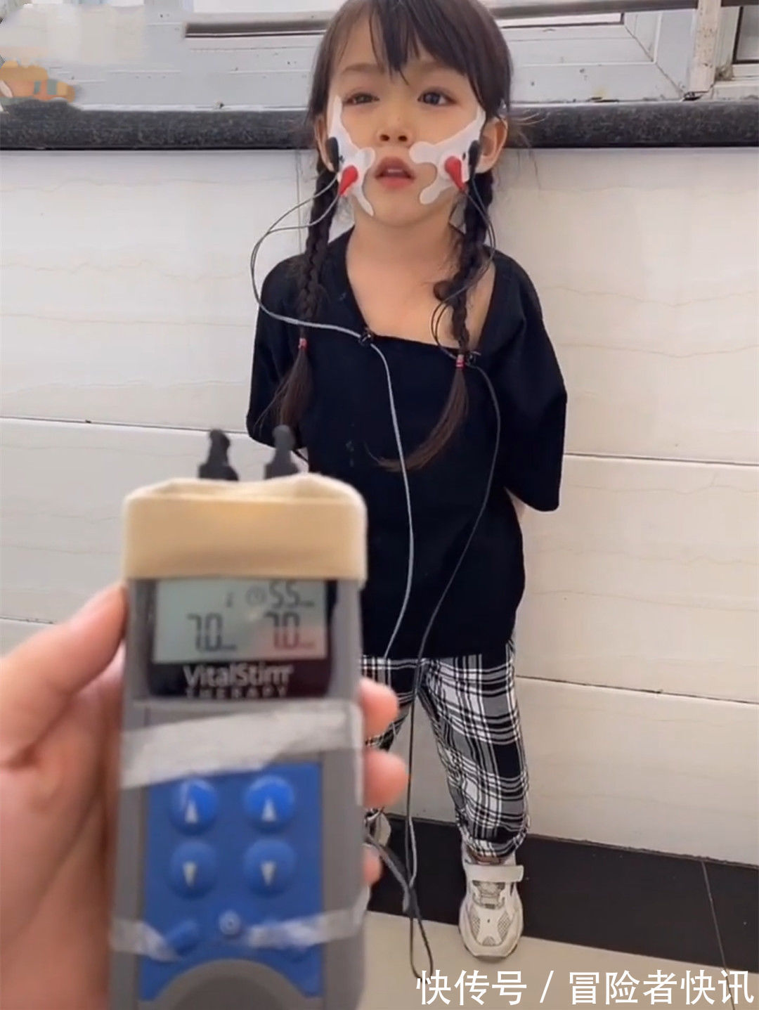 记录|跌落人间的“失声天使”,母亲用视频记录成长,网友:再生一个吧