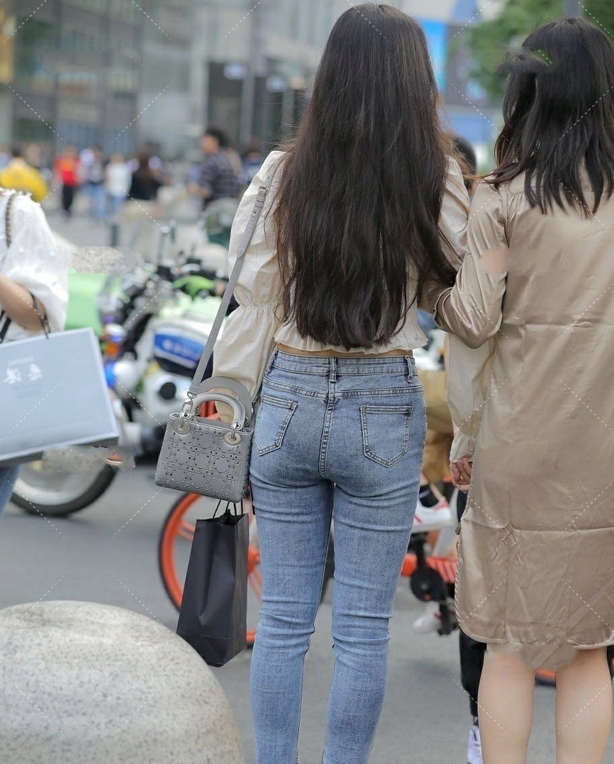 穿衣搭配 成熟风的小姐姐,轻松遮掩“腿粗胯宽”,更有女人味!