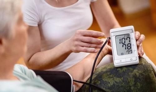 蛋白尿|“糖尿病”患者，若没有这“4种”情况，或说明血糖控制的还可以