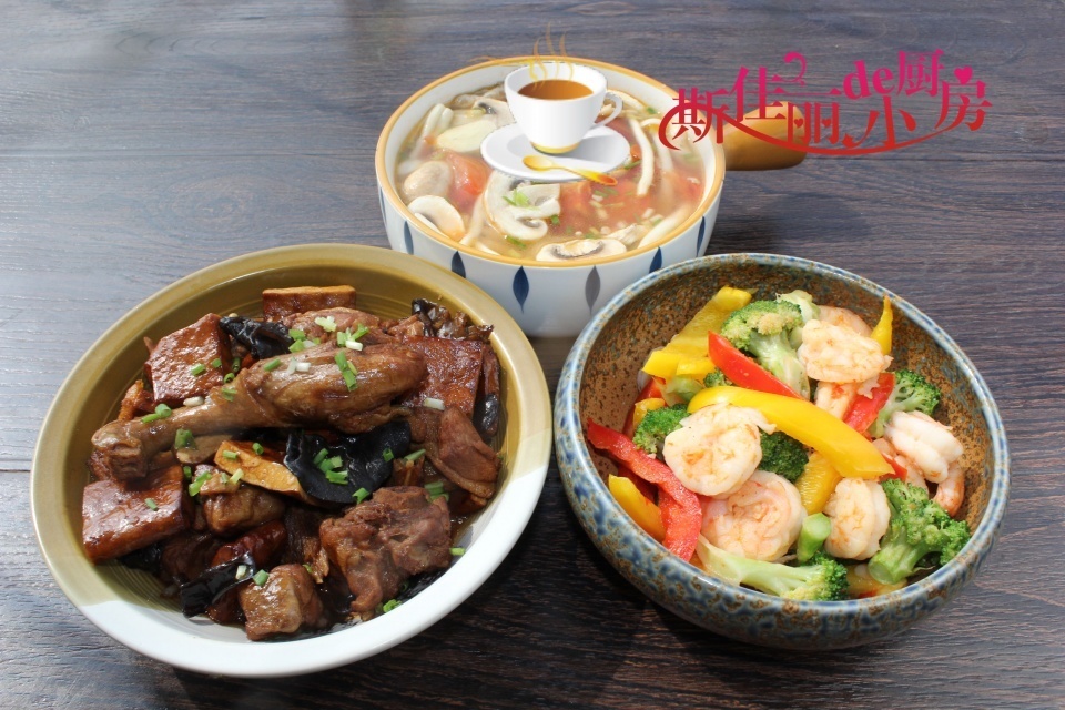 母子俩家常午餐，一周伙食费不足200元，花钱不多孩子吃得香