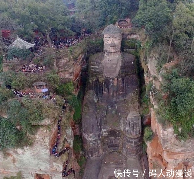 中年|乐山大佛胸口发现一密室,早年间被盗墓贼光顾,只留下一块石碑