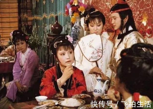 史湘云$史湘云欲当众贬损林黛玉,不料琥珀一句玩笑话,让她无地自容