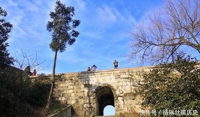 邻水中城寨城墙，至今已有几百年历史，极富文旅开发价值