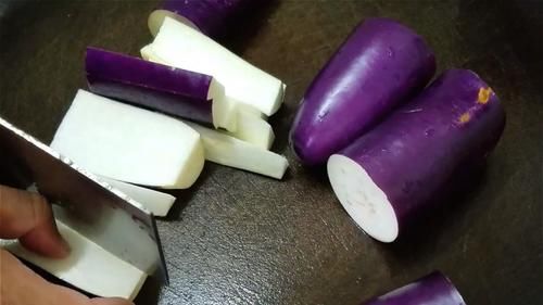 小米辣|夏天要常吃茄子,教你一个下饭做法,我家一周吃3回,实在太香了