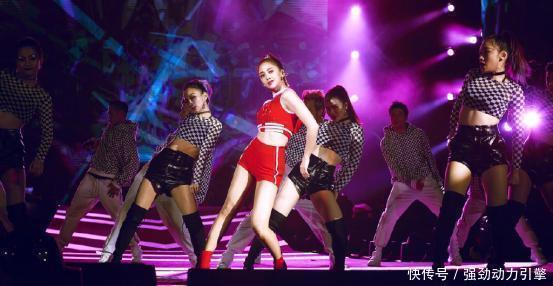 气质|鬼鬼也太可爱了,红色复古小衫配“樱桃辫”,气质不像30多的人