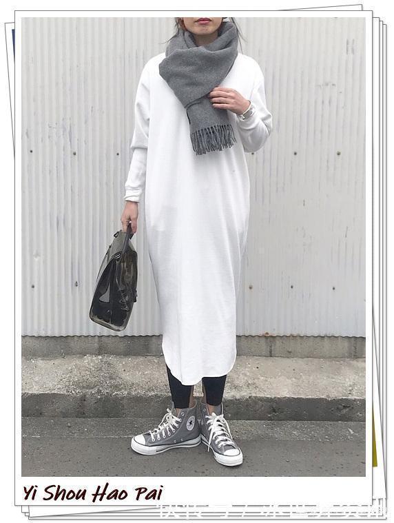 低调有气质!灰色围巾的搭配示例,简单穿搭立马变时尚