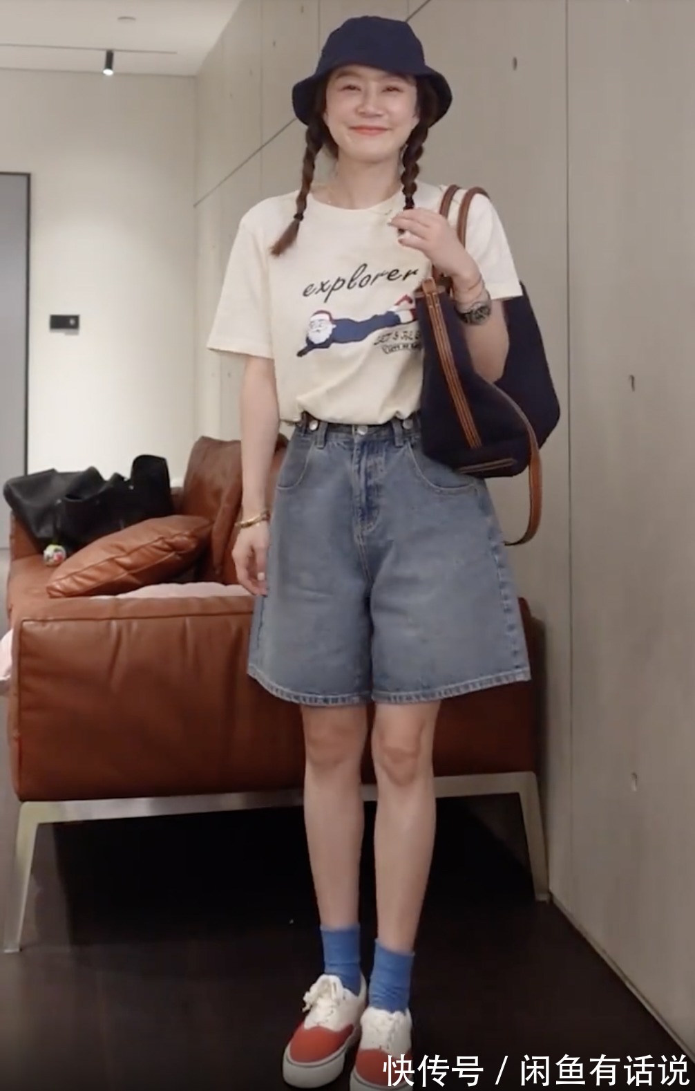 效果|37岁阿姨真会穿,用T恤+牛仔短裤搭出5种不同效果,减龄还很时髦