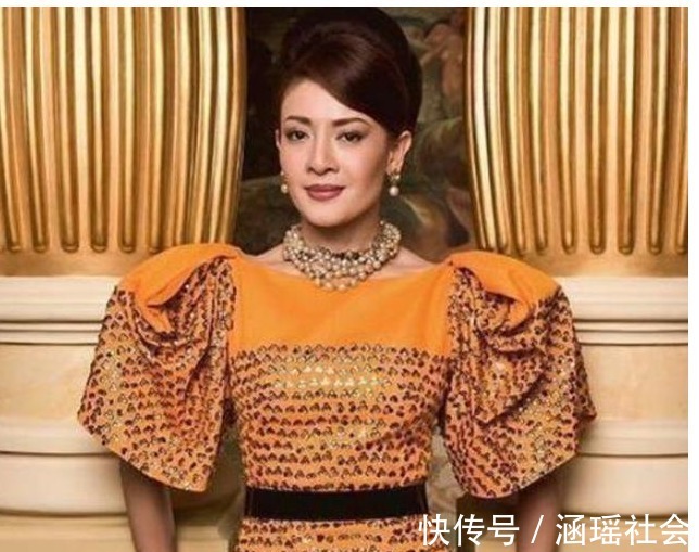 写真！泰国最美王妃被废前夕设计师跪地给她整理衣服，纵容娘家人圈钱