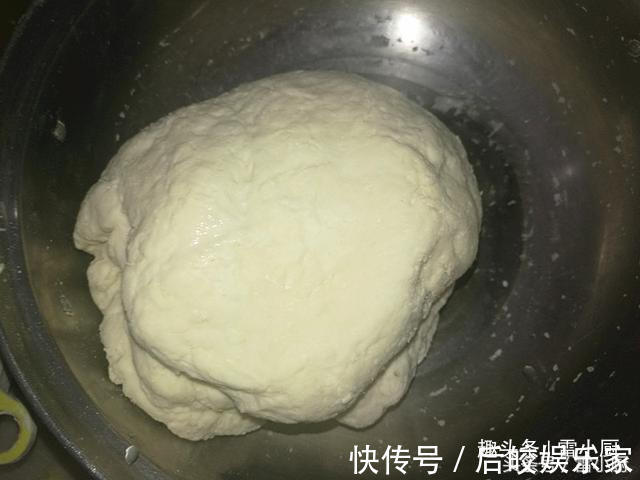 婆婆包的饺子，鲜，软，多汁，咬一口饺子馅汁顺嘴流！