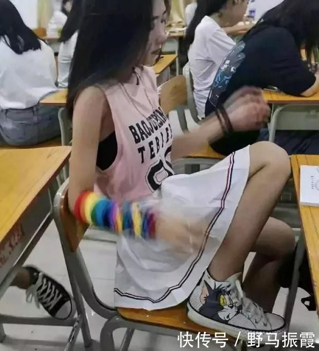 女生晚自习认为“很美”的3行为,其实“low”爆了,男生贼反感