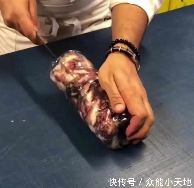 意外|三斤八爪鱼塞进矿泉水瓶,扔水中煮一个小时,拿出来切片,超意外