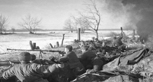 莫斯科|莫斯科保卫战中，德军被冻死大半，希特勒为何不给士兵准备棉衣？