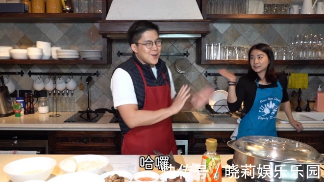 厨房|幸福感满满,霍启刚下厨捉弄老婆,豪华厨房意外曝光