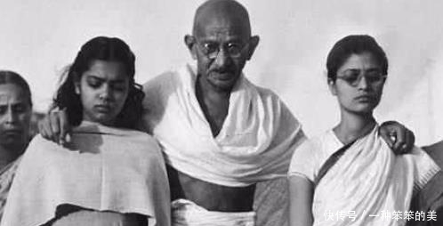 火化|他的遗体火化时，上百万人送葬，多名女子跳进大火中殉葬！