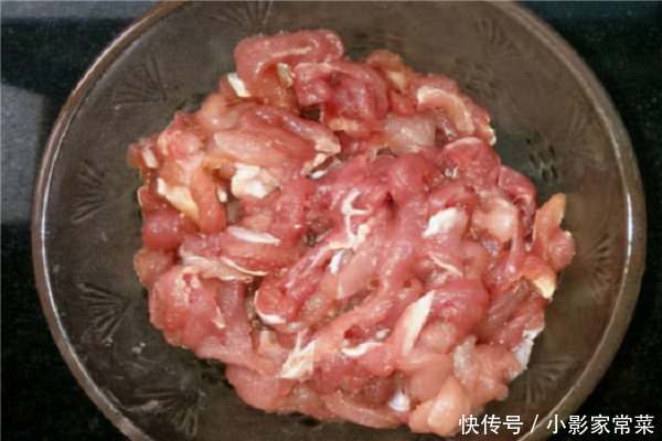  炸酥肉，怎么控制面粉的比例？炸出来的酥肉更好吃不回软