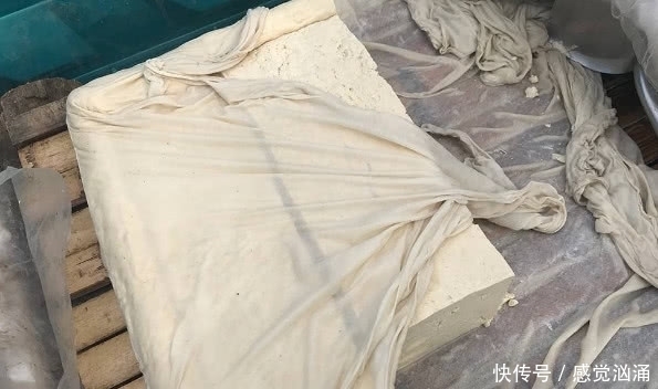 保存豆腐不要放冰箱,从老厨师那偷学一诀窍,放十天依旧新鲜滑嫩