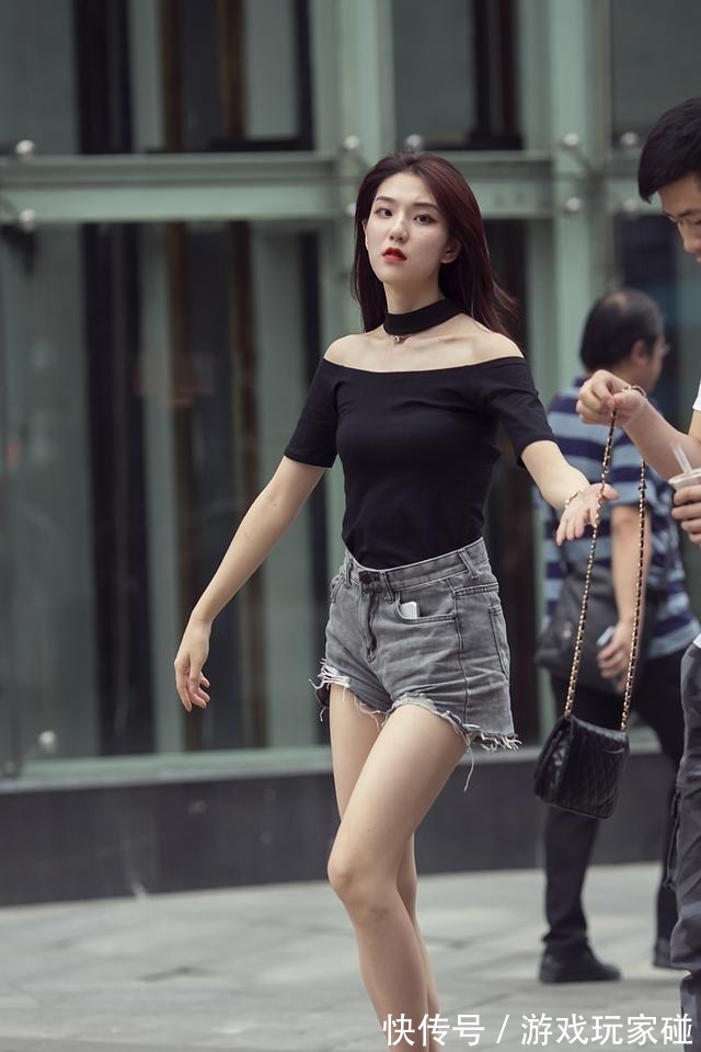 穿搭 洋气精致的瑜伽裤穿搭十分衬气质,打造简约的时尚,轻松自在!