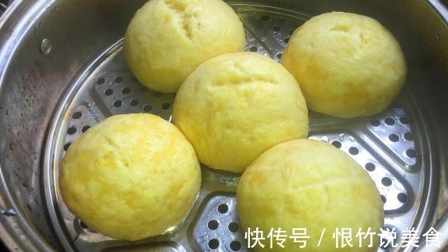 红薯还能如此吃，松软香甜，比馒头好吃太多，我家隔三差五做一次