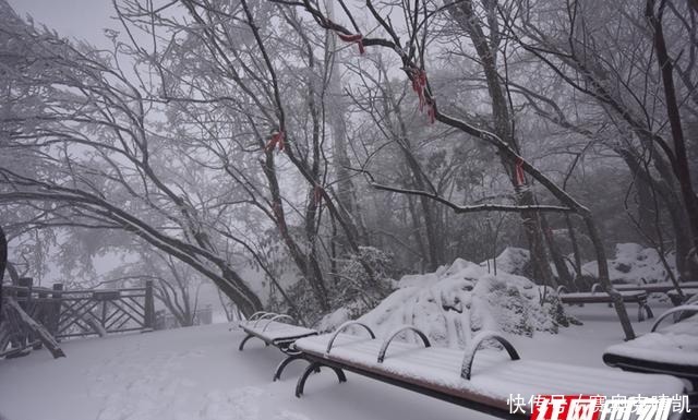 天门山|气温降“裹银装”张家界天门山景区迎来入冬首场降雪