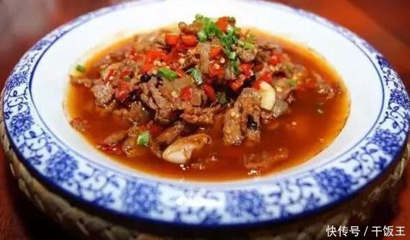 美食精选:香辣排骨,猪耳拌瓜丝,老坛辣椒肉炒肉,香菇焖鸡腿的做法