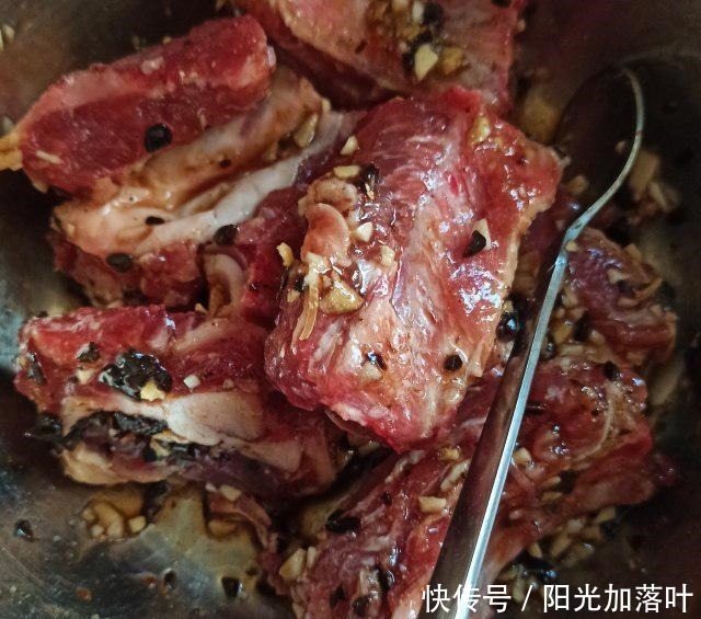 豆豉排骨蒸贝贝南瓜,软烂脱骨,香而不腻