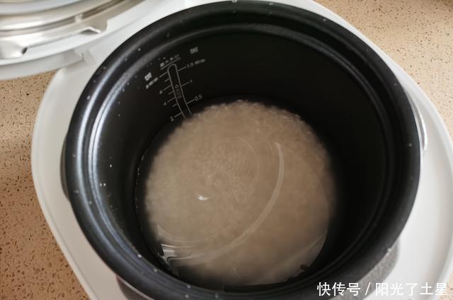 分明|焖饭好吃的小秘诀,掌握一个小窍门,米饭粒粒分明,越吃越香!