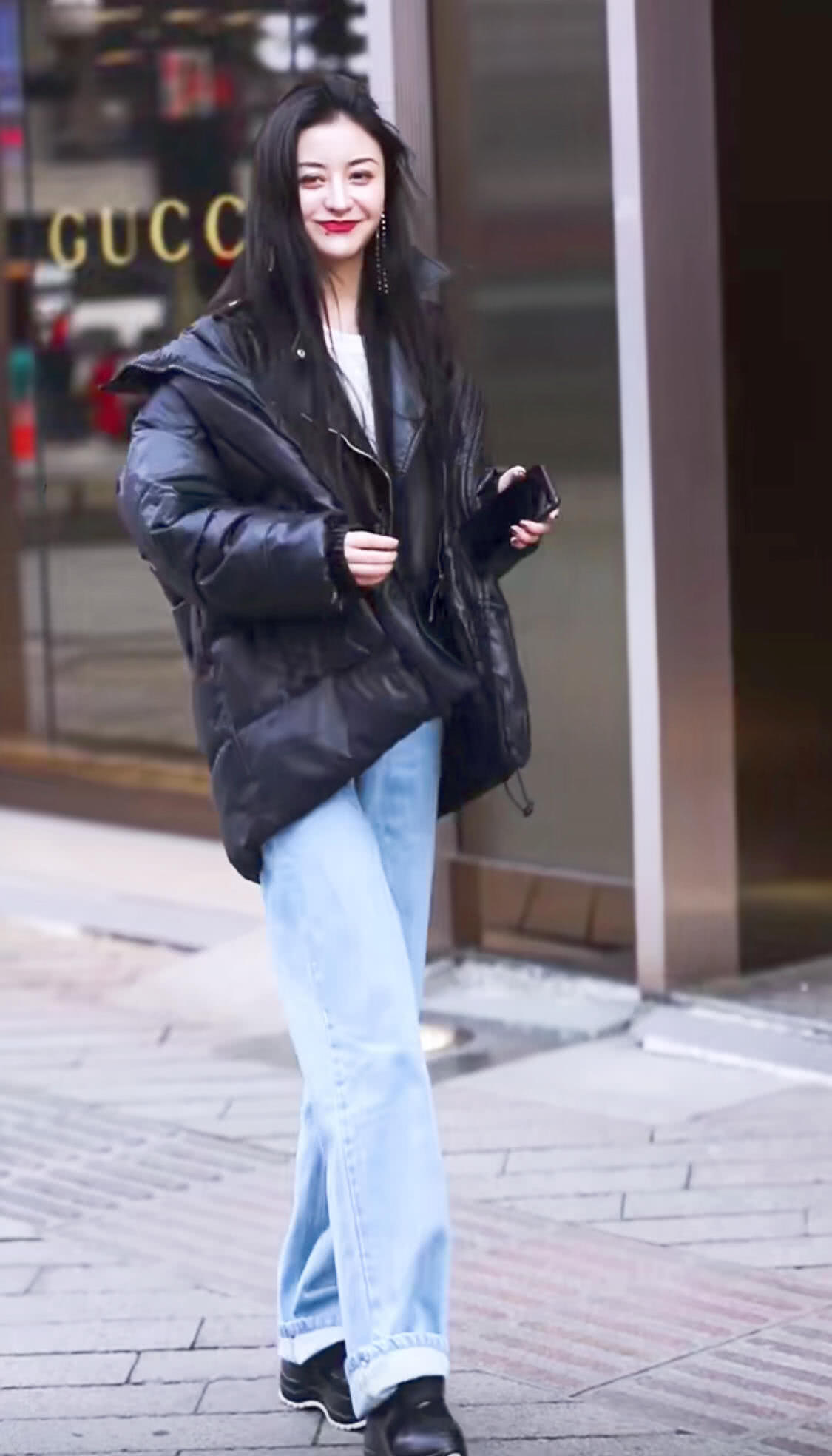 酷极了|建议牛仔裤不要穿七分的,试试“翻边穿法”,搭配毒液鞋酷极了