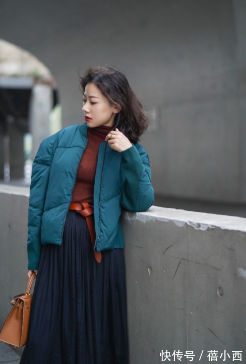 牛仔裤|今年流行这4种“羽绒服”,搭配牛仔裤、半身裙时髦又洋气