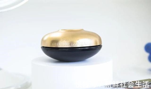 颐莲 有些女人50岁都不显老,她们都怎么保养这几款面霜补水抗皱紧致!