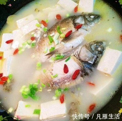姜块儿|不管炖啥鱼，都不要直接加水炖！这样做汤浓白、味鲜美，好喝！