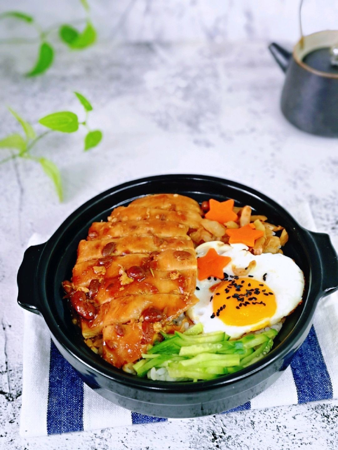 自制鸡排砂锅饭，干净卫生还省钱，味道比买的还好吃