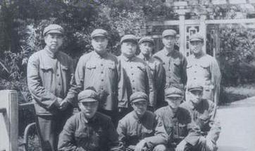 下级|赫赫战功的王近山复出后,当了老下级们的下级,他是如何做的!