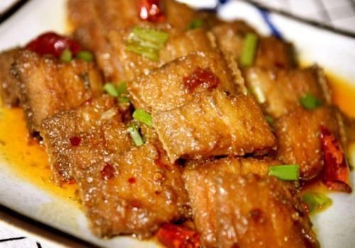 我家带鱼从不红烧，打入1个鸡蛋，带鱼不粘锅，外焦里嫩、真香