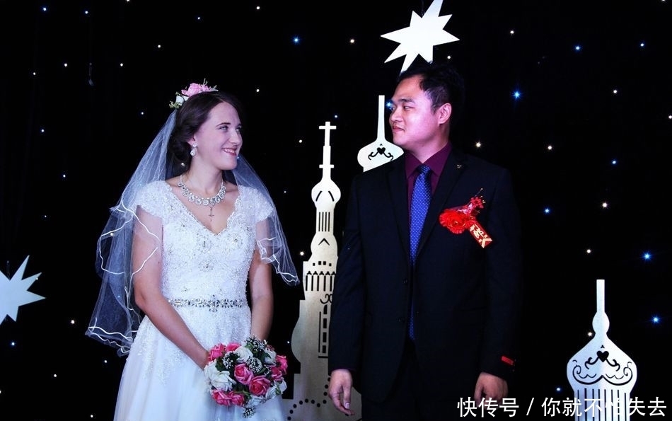 新娘|外国女子嫁到中国，婚礼现场只能用手势和亲戚交流，穿旗袍很漂亮