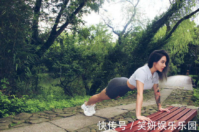 深色系|身穿五分无痕健身裤,粗腿无处隐藏,身材照样迷人