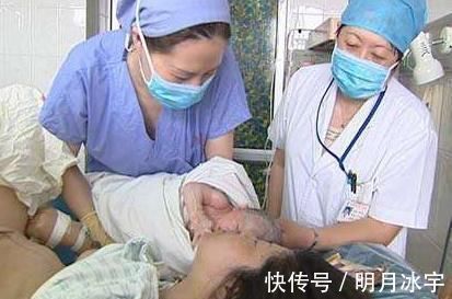 产妇|顺产进行时,产妇突然疼哭说有东西夹到我了医生吓我一跳