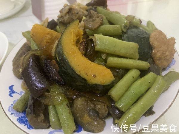 美味|这道家庭版豆角茄子烩菜 美味易上手，家人天天求我做