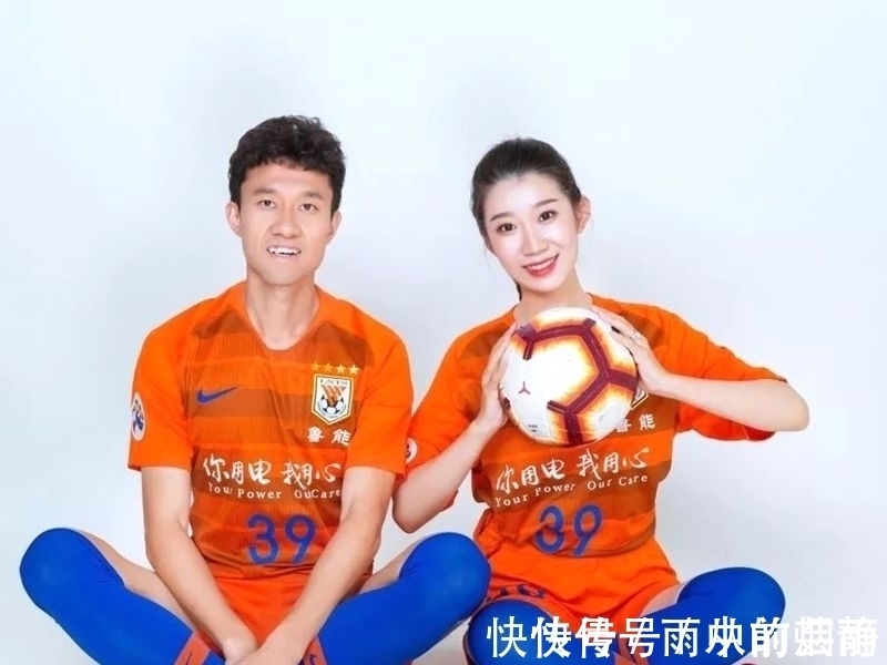 中超|泰山队铁卫越老越妖,力压年轻国脚踢主力,发文致敬美丽妻子