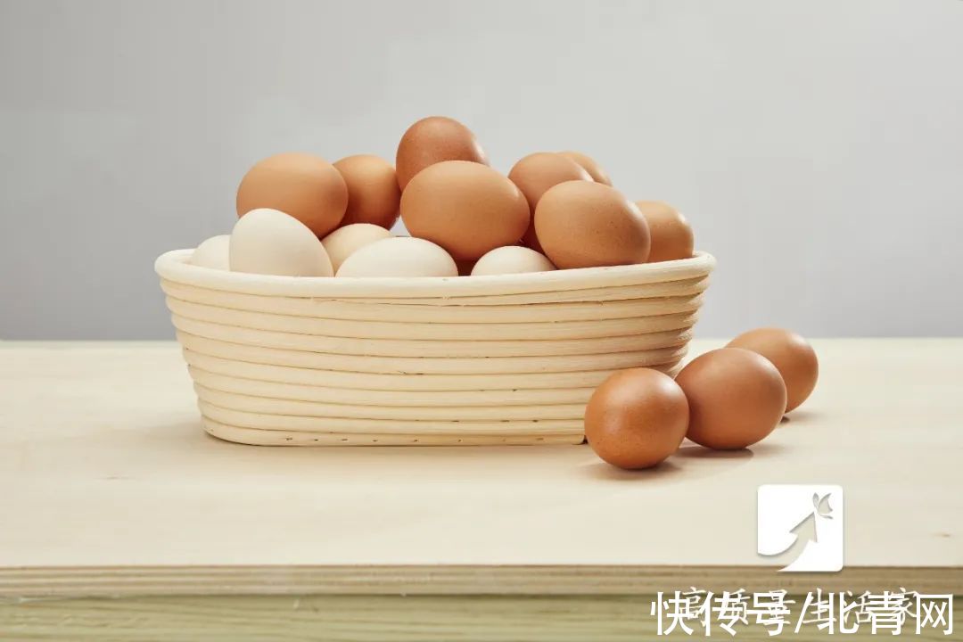 鸡蛋这样放冰箱,秒变毒蛋!10 个鸡蛋小知识一次说清,第一条就很有用