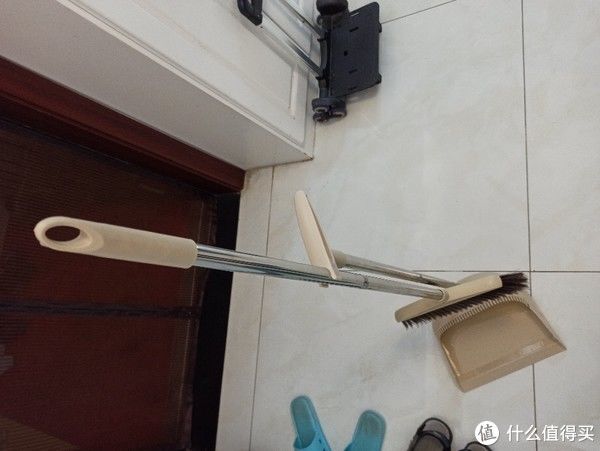 簸箕|日常生活 篇三十九：通过张大妈的链接买的白菜价扫帚簸箕套装开箱。