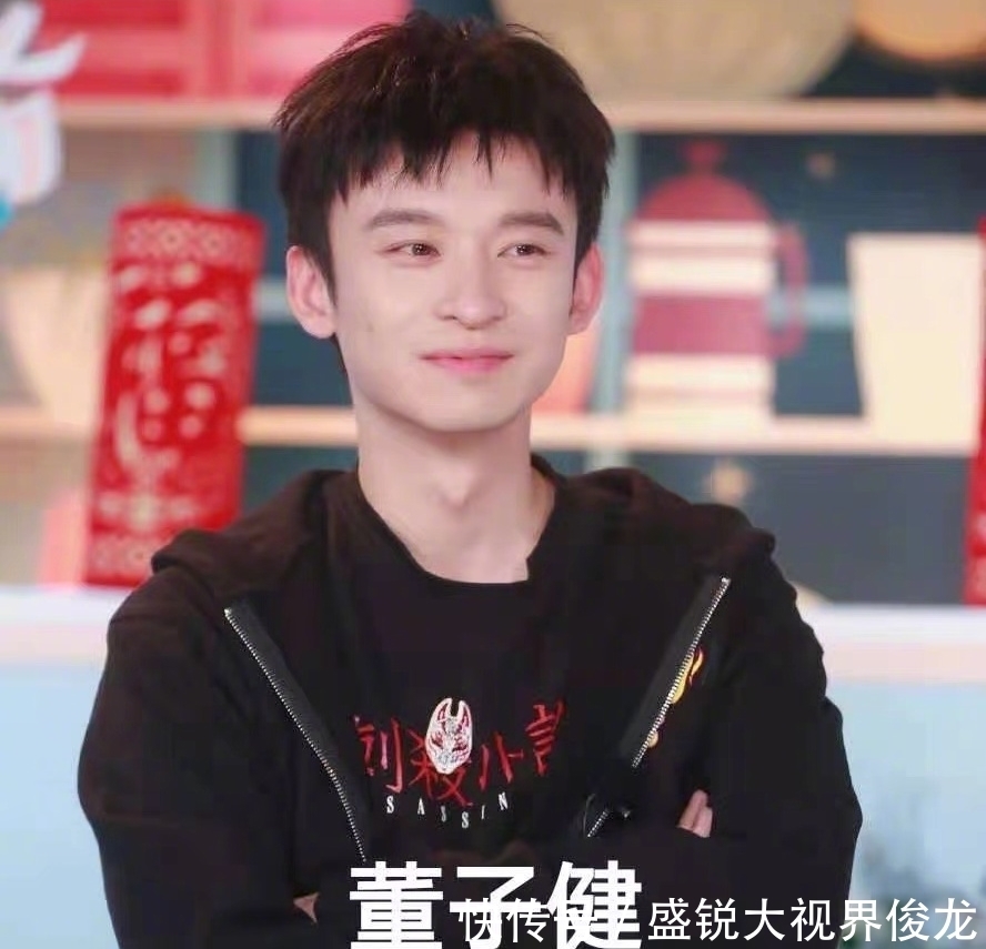 董子健，吃饭的碗比别人大好几倍，网友：会做饭的男人不会太瘦