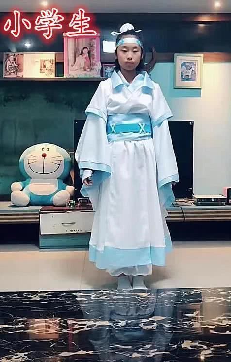 全网|全网人都在cos“蓝忘机”初中生黄金,高中生钻石,当看小学生必须警报