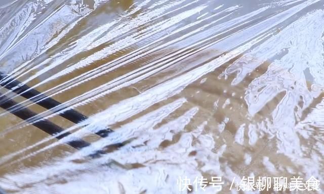 分享一款玉米面鸡蛋小饼，不水蒸不油炸，香软营养，孩子特爱吃