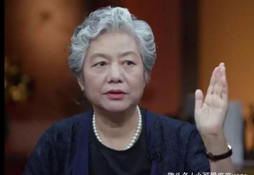 家长|有女孩的家庭,家长谨记这4句忠告,将来女儿能少走不少弯路